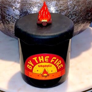 DW HOME CANDLE BY THE FIRE GOODIES RICHLY SCENTED NEW